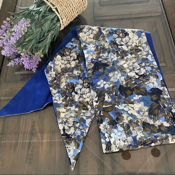 Burberry Accessories - Burberry blue floral silk and wool scarf